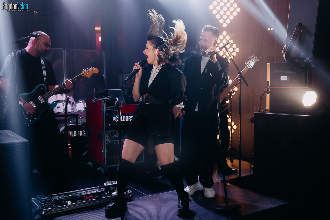 formație nuntă interpretare live pe scenă