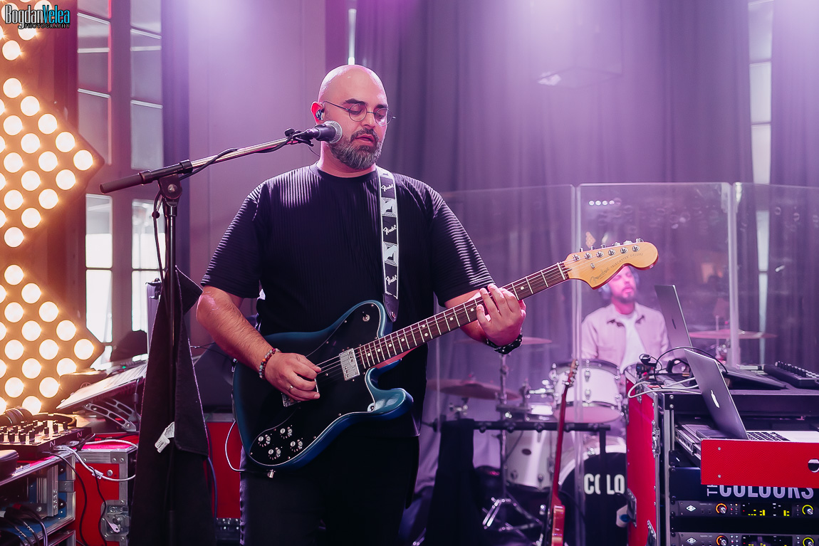 trupă cover The Colours concert live pe scenă