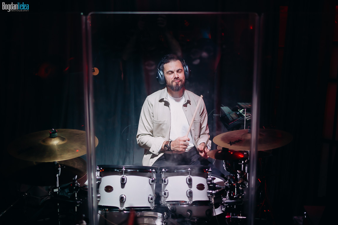 trupă cover The Colours concert live pe scenă