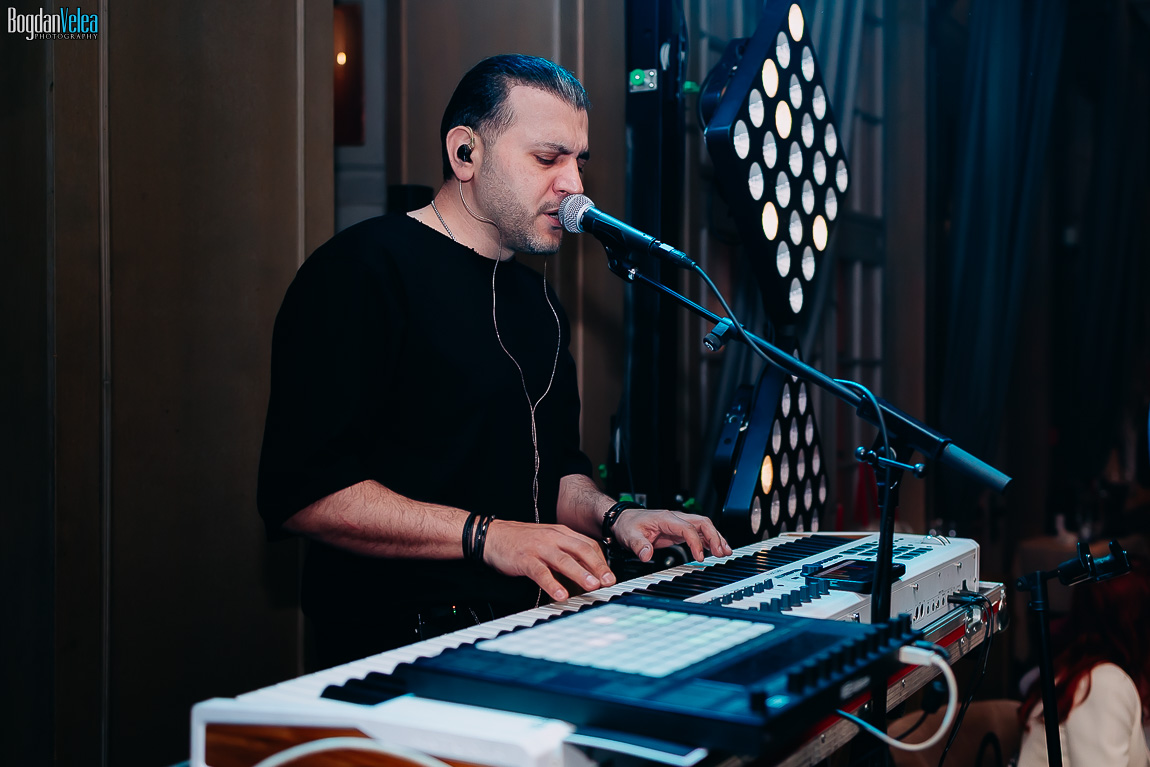 trupă cover The Colours concert live pe scenă