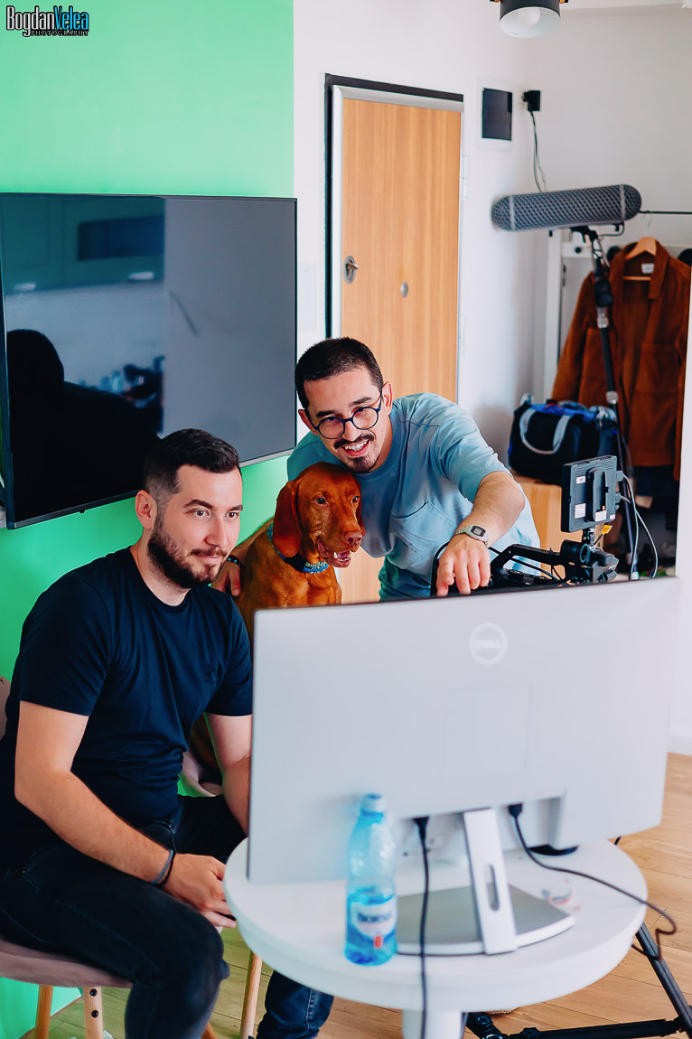 Buddy pe platoul de filmare în timpul unei pauze între cadre