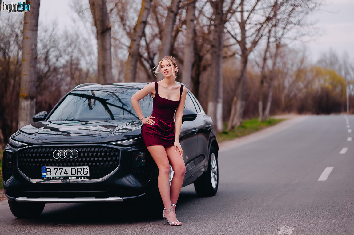 Fotograf majorat – Sara alături de mașina primită cadou la majorat