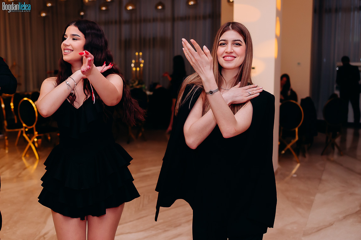 Petrecere majorat 18 ani Sara la Militari Ballroom – momente cu prietenii