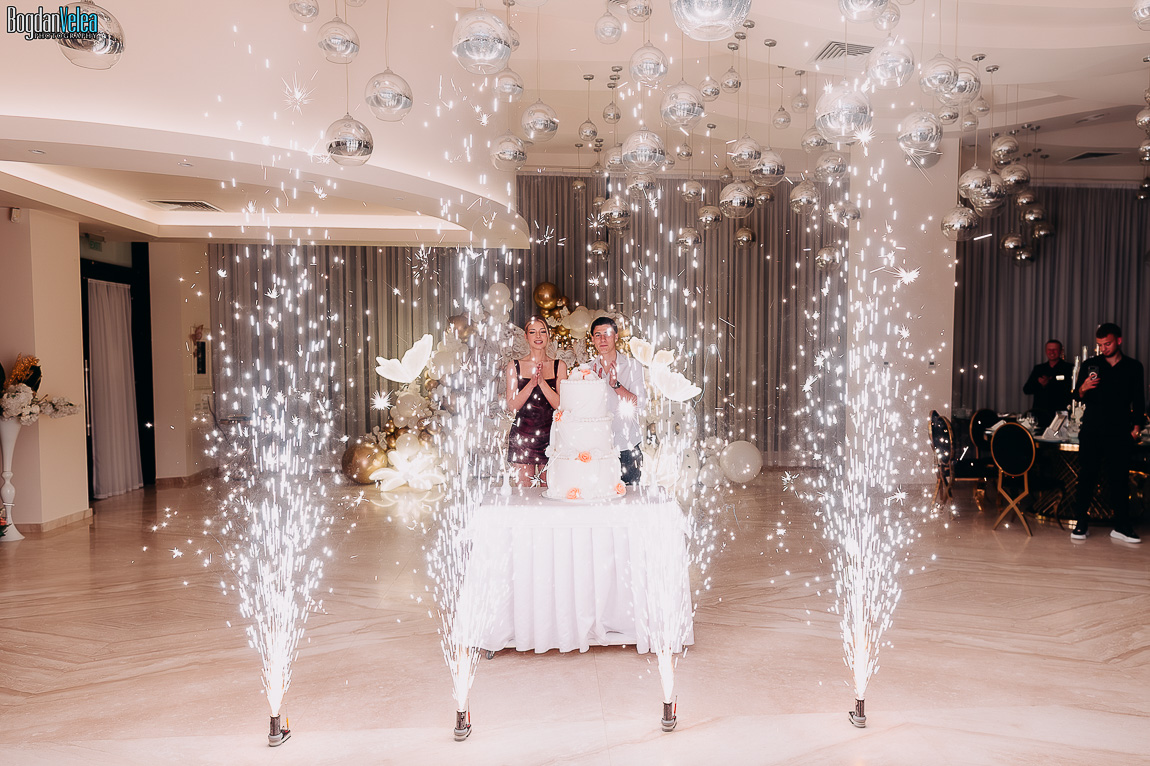 Petrecere majorat 18 ani Sara la Militari Ballroom – momente cu prietenii