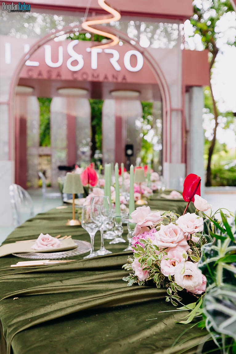Zona exterioară pregătită pentru un eveniment la Casa Comana
