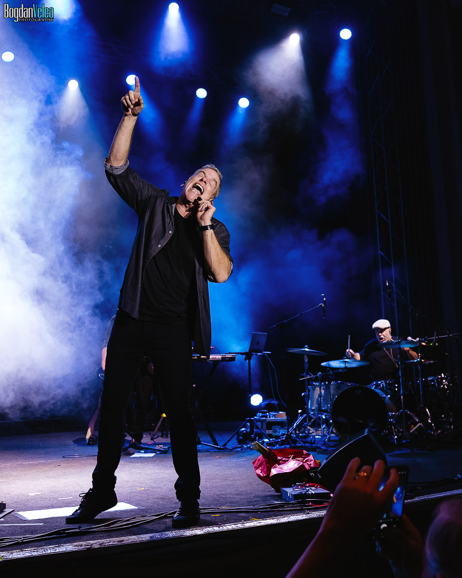 Garou fotografiat în timpul concertului de la Arenele Romane